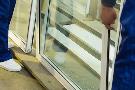 Commercial Glass Repair Technician in Wright, FL